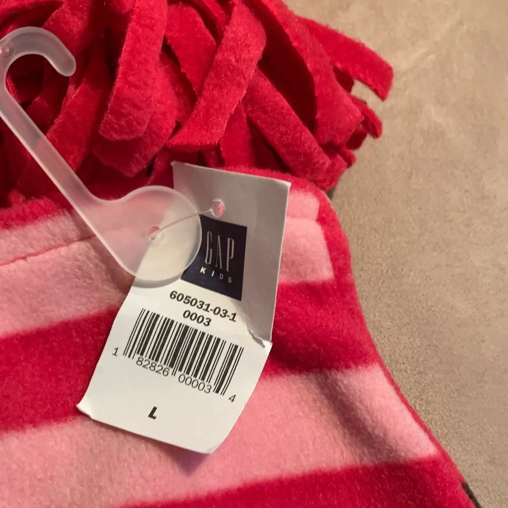 NWT!! GAP Kids Reversible 🧣 Scarf and Mitten Set Size L
3 for $15 with 💕 - Picture 6 of 7